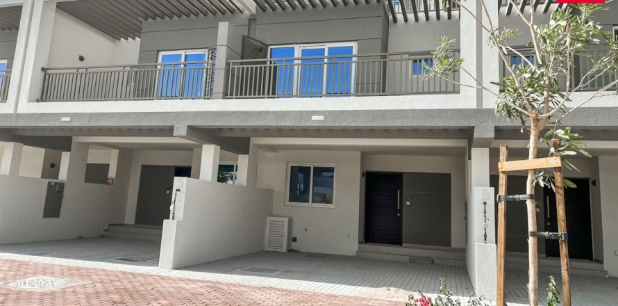 Adosado en Dubai, 4 dormitorios, 112.2 m², № 91956