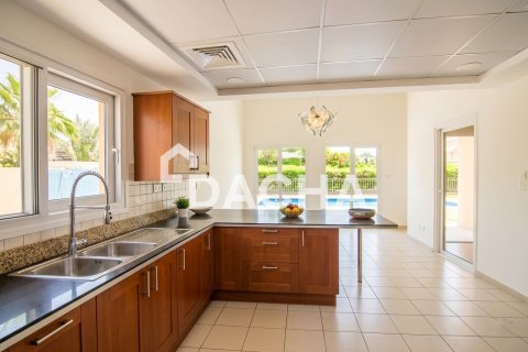 Villa à Meadows, Dubai, 4 chambres, 353 m², № 110359 - photo 4