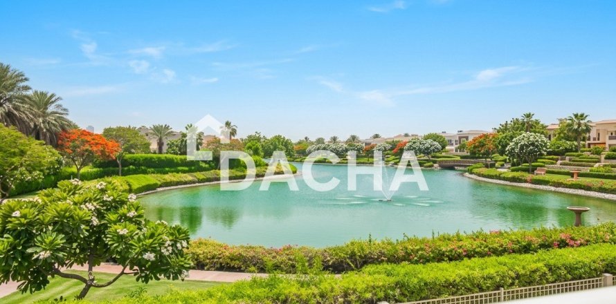 Villa à Meadows, Dubai, 4 chambres, 353 m², № 110359