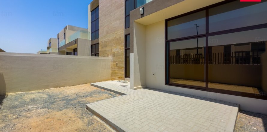 Таунхаус в Дубае, 4 спальни, 191.8м², № 9085
