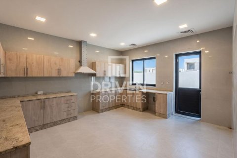 Villa in Nad Al Sheba 1, Nadd Al Sheba, Dubai 3 bedrooms, 250.84 sq.m. № 143078 - photo 3