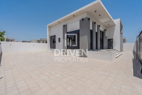 Villa in Nad Al Sheba 1, Nadd Al Sheba, Dubai 3 bedrooms, 250.84 sq.m. № 143078 - photo 2