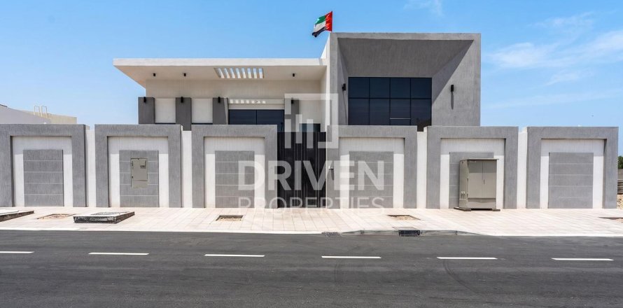 Villa in Nad Al Sheba 1, Nadd Al Sheba, Dubai 3 bedrooms, 250.84 sq.m. № 143078