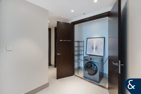 Apartment in Burj Khalifa, Dubai 2 bedrooms, 127 sq.m. № 98342 - photo 16