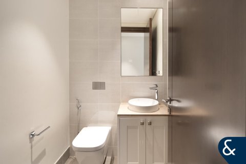 Apartment in Burj Khalifa, Dubai 2 bedrooms, 127 sq.m. № 98342 - photo 17