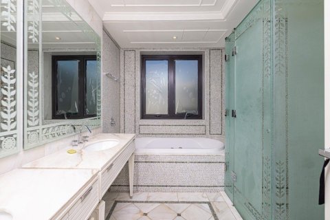 Penthouse in Bur Dubai, Dubai 3 bedrooms, 365.51 sq.m. № 52867 - photo 18