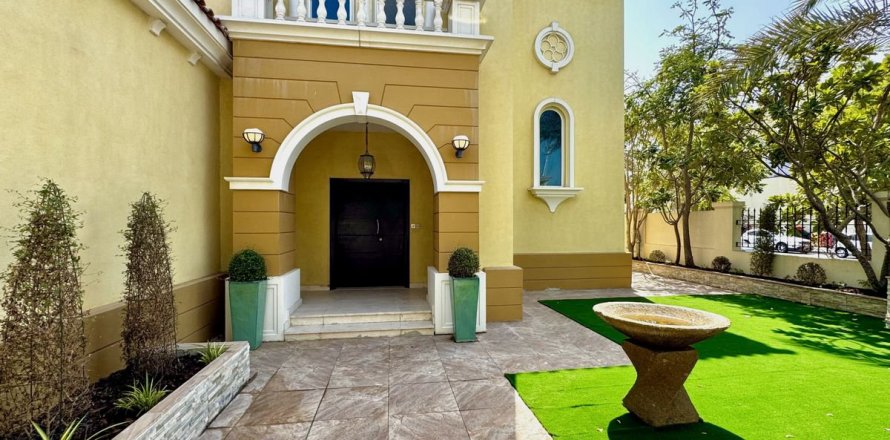 Villa in Dubai 3 bedrooms, 547.1 sq.m. № 59824