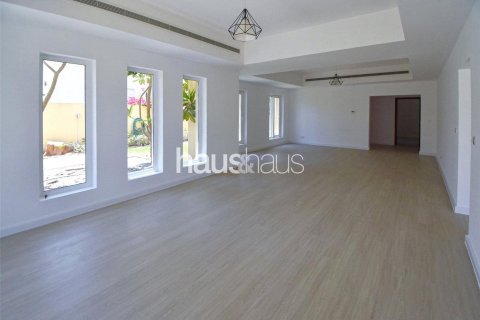 Villa in Arabian Ranches, Dubai 5 bedrooms, 450 sq.m. № 43998 - photo 2