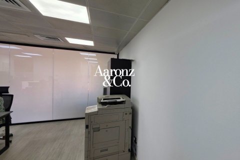 Снять в аренду офис в Джумейра Лейк Тауэрс, Дубай: 126м², № 111234 - фото 8