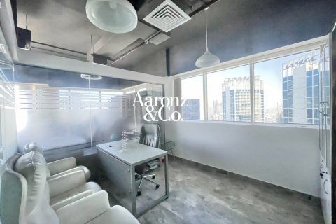 Снять в аренду офис в Бизнес-Бэе, Дубай: 95м², № 111236 - фото 9