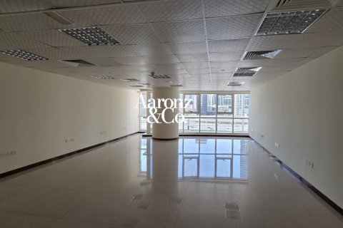 Office in Jumeirah Lake Towers, Dubai 79 sq.m. № 111235 - photo 9