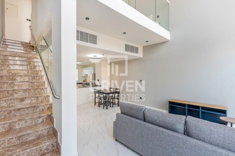 Villa in Dubai Land, Dubai 2 bedrooms, 101 sq.m. № 65711 - photo 1