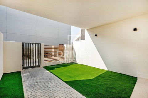 Villa in Dubai Land, Dubai 2 bedrooms, 101 sq.m. № 65711 - photo 17