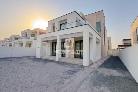 Villa in Arabian Ranches 3, Dubai 4 bedrooms, 302 sq.m. № 73630 - photo 1