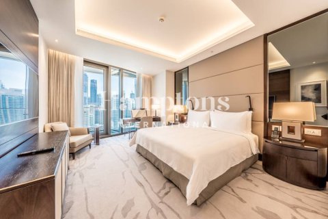 Apartment in Downtown Dubai (Downtown Burj Dubai), Dubai 3 bedrooms, 225.47558100 sq.m. № 63922 - photo 6