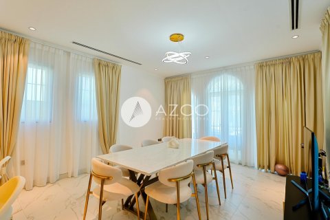 Villa in Legacy, Jumeirah Park, Dubai 3 bedrooms, 666.3 sq.m. № 38366 - photo 24