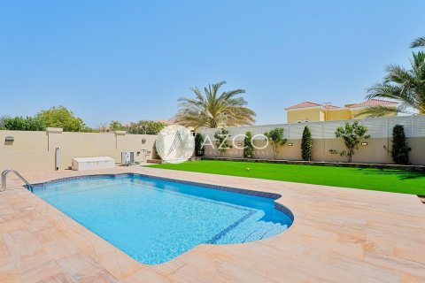 Villa in Legacy, Jumeirah Park, Dubai 3 bedrooms, 666.3 sq.m. № 38366 - photo 2