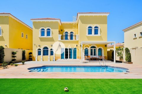 Villa in Legacy, Jumeirah Park, Dubai 3 bedrooms, 666.3 sq.m. № 38366 - photo 1