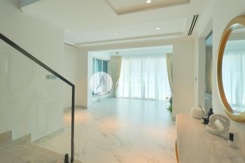 Villa in Legacy, Jumeirah Park, Dubai 3 bedrooms, 666.3 sq.m. № 38366 - photo 33