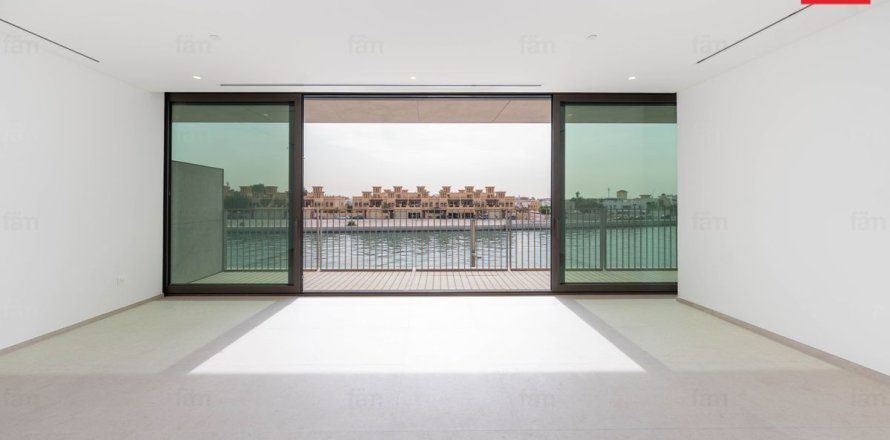 Квартира в Дубае, 3 спальни, 202.7м², № 90267