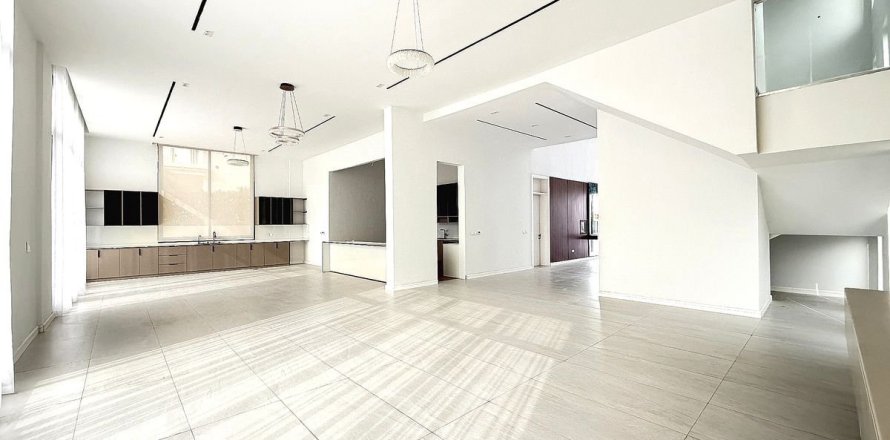 Villa en Dubai, 5 dormitorios, 755.6 m², № 99535