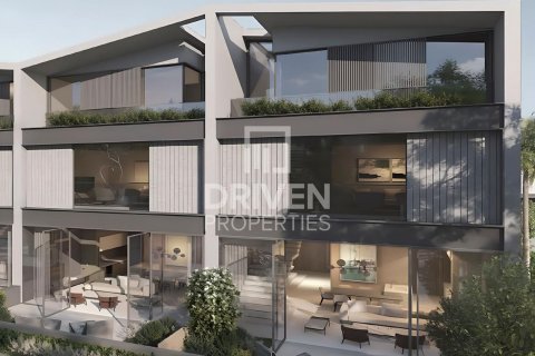 Townhouse in Nad Al Sheba 1, Nadd Al Sheba, Dubai 3 bedrooms, 182 sq.m. № 136139 - photo 2