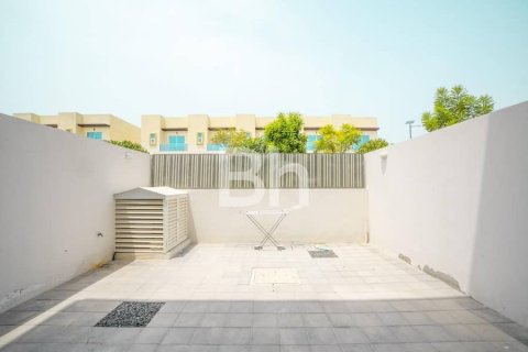 Снять в аренду таунхаус в Al Furjan, Дубай: 3 спальни, 178м², № 22231 - фото 25