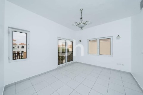 Villa en The Villa, Dubai, 5 dormitorios, 561 m², № 22232 - foto 8
