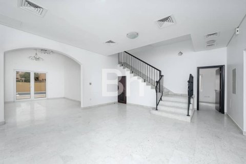 Villa en The Villa, Dubai, 5 dormitorios, 561 m², № 22232 - foto 1