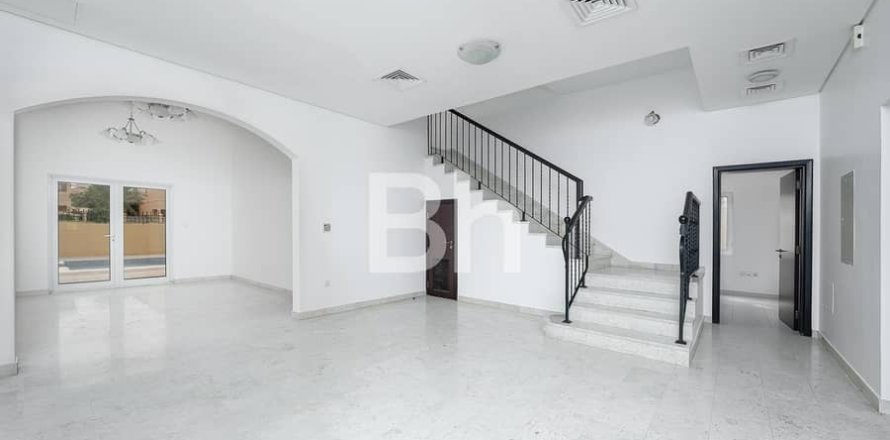 Villa en The Villa, Dubai, 5 dormitorios, 561 m², № 22232