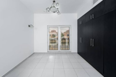 Villa en The Villa, Dubai, 5 dormitorios, 561 m², № 22232 - foto 2