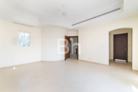 Снять в аренду виллу в Арабиан Ранчес, Дубай: 5 спален, 411м², № 22226 - фото 8