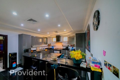 Villa en Palm Jumeirah, Dubai, 4 dormitorios, № 1455 - foto 17