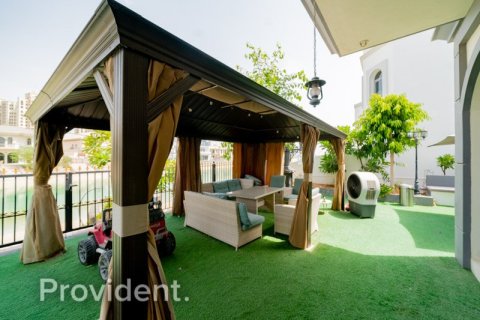 Villa en Palm Jumeirah, Dubai, 4 dormitorios, № 1455 - foto 1