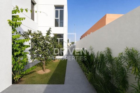 Villa in Jumeirah Park, Dubai 5 bedrooms, 560.95 sq.m. № 143045 - photo 2