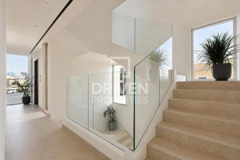 Villa in Jumeirah Park, Dubai 5 bedrooms, 560.95 sq.m. № 143045 - photo 25