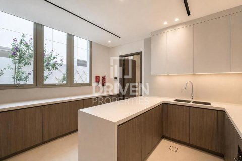 Villa in Jumeirah Park, Dubai 5 bedrooms, 560.95 sq.m. № 143045 - photo 23