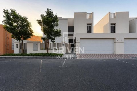Villa in Jumeirah Park, Dubai 5 bedrooms, 560.95 sq.m. № 143045 - photo 5