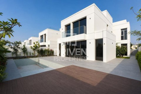 Villa in Jumeirah Park, Dubai 5 bedrooms, 560.95 sq.m. № 143045