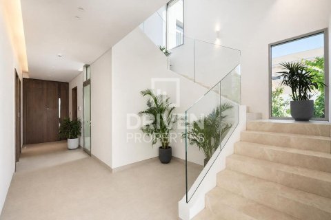 Villa in Jumeirah Park, Dubai 5 bedrooms, 560.95 sq.m. № 143045 - photo 8