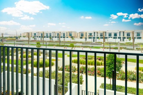 Villa in Dubai South (Dubai World Central), Dubai 3 bedrooms, 177 sq.m. № 111539 - photo 3