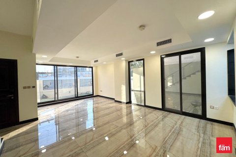 Villa in Dubai 4 bedrooms, 198.3 sq.m. № 72304 - photo 2