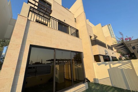 Villa in Dubai 4 bedrooms, 198.3 sq.m. № 72304 - photo 7