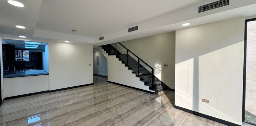 Villa in Dubai 4 bedrooms, 198.3 sq.m. № 72304