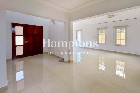 Villa en Dubai Science Park, Dubai, 5 dormitorios, 792.18388100 m², № 94520 - foto 4