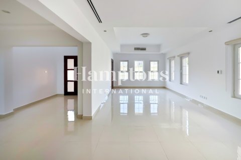 Villa in Dubai Science Park, Dubai 5 bedrooms, 792.184 sq.m. № 94520