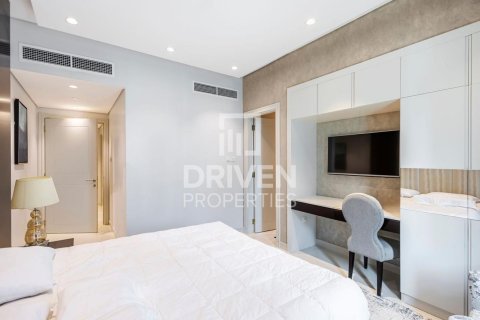 Apartment in Downtown Dubai (Downtown Burj Dubai), Dubai 3 bedrooms, 160.44 sq.m. № 135885 - photo 16