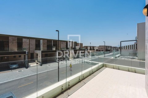 Купить таунхаус в District 11, Мохаммед Бин Рашид Сити, Дубай: 4 спальни, 187.2м², № 135884 - фото 2
