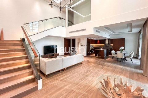 Apartment in The Lofts, Downtown Dubai (Downtown Burj Dubai), Dubai 2 bedrooms, 184 sq.m. № 44691 - photo 1