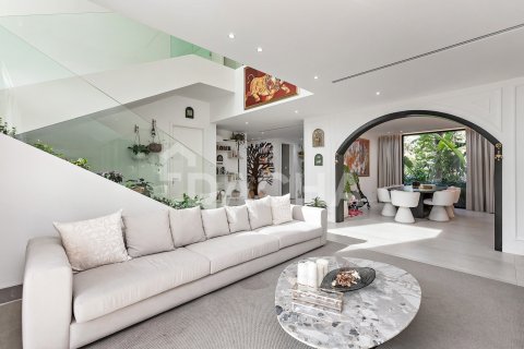 Villa in Jumeirah Islands, Dubai 5 bedrooms, 557 sq.m. № 104715 - photo 2